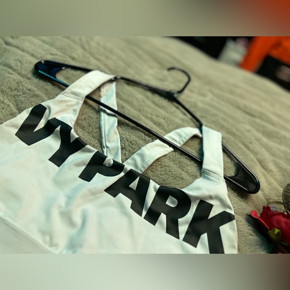 IVY Park sports bra size large colour white - Picture 4 of 4